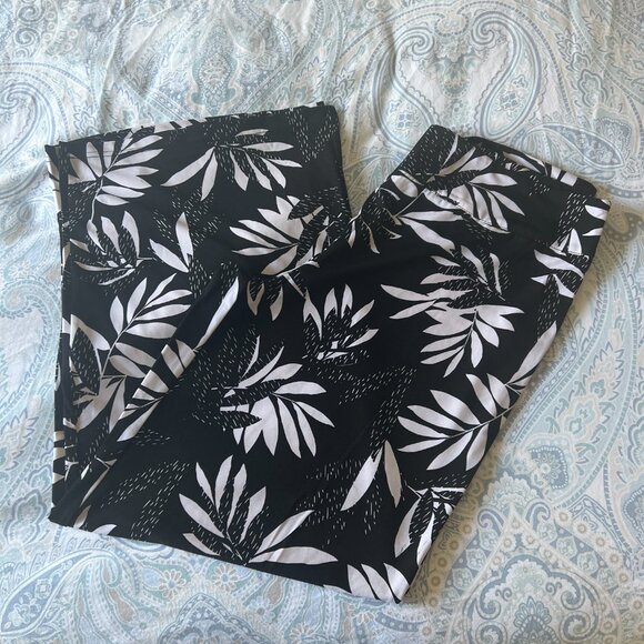 Arna York - Pull On Wide Leg Jersey Knit Pants - Black and White Palm - 1X - Picture 2 of 5